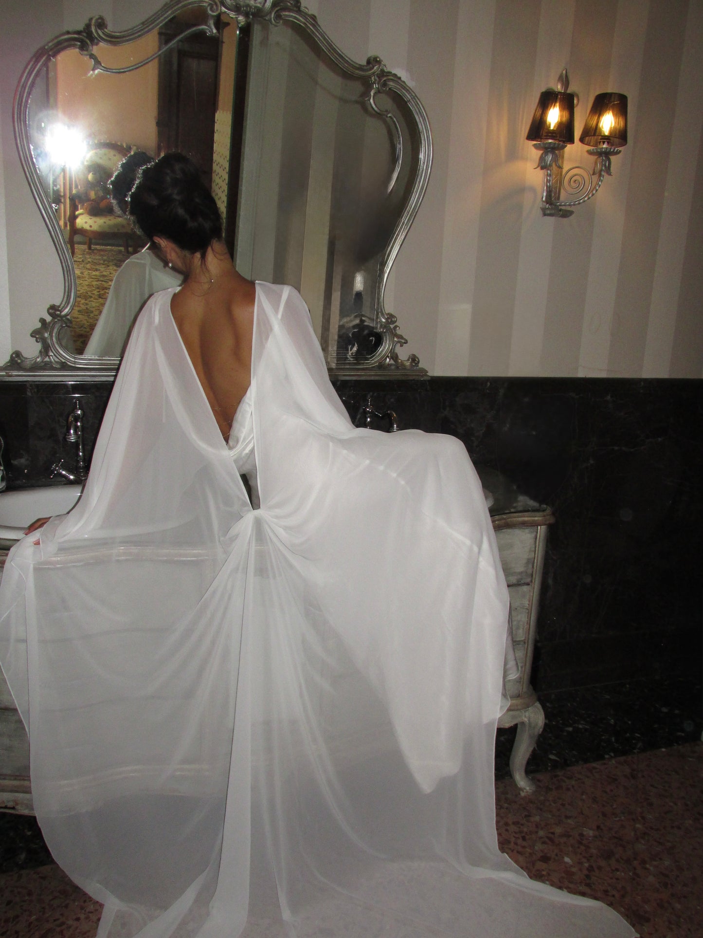 Delfino Cape White
